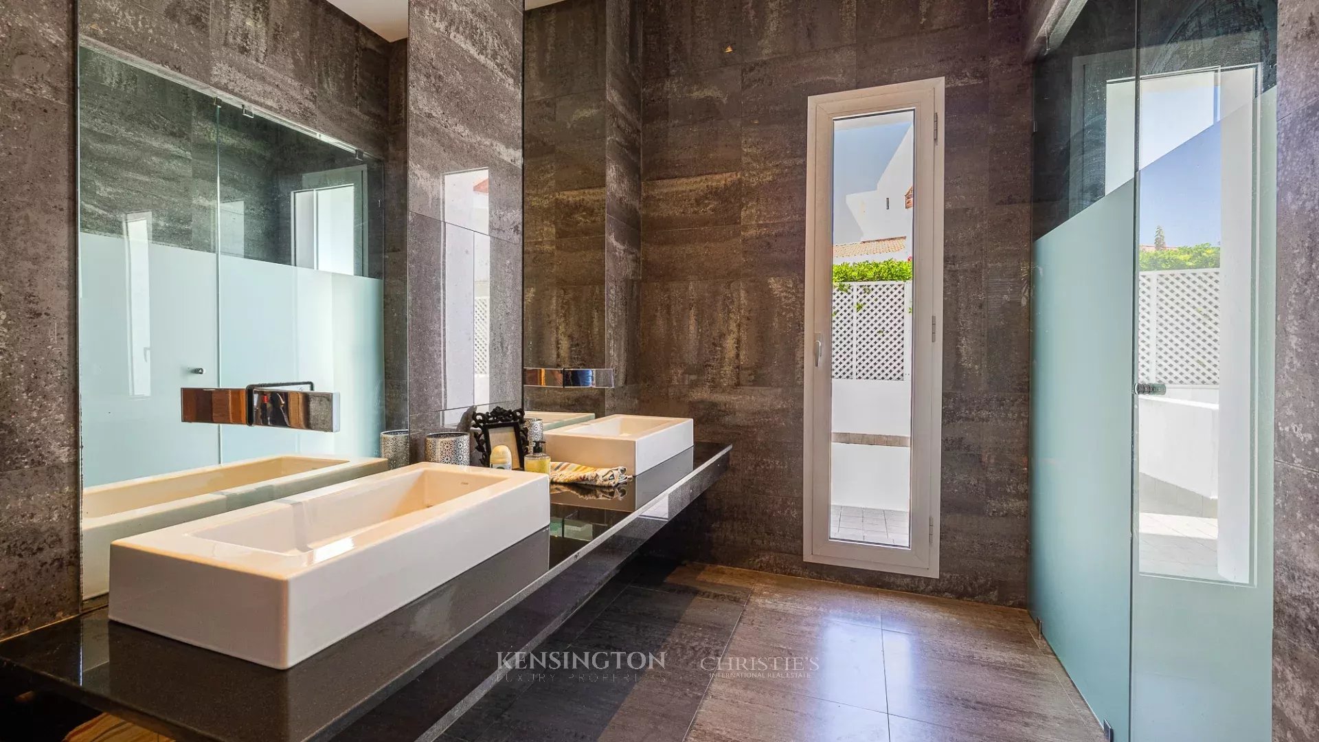 لومينالومينا in Casablanca, Morocco